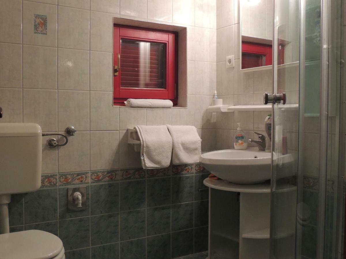 Apartments Villa Aurora Ražanac Esterno foto