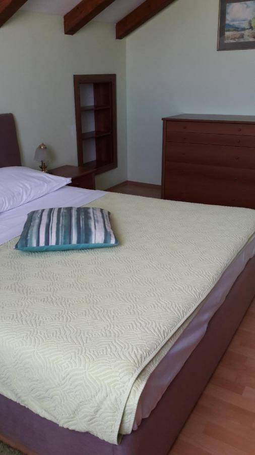 Apartments Villa Aurora Ražanac Esterno foto